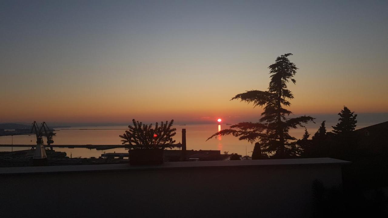La Mansarda Delle Meraviglie B&B Superior Триест Екстериор снимка