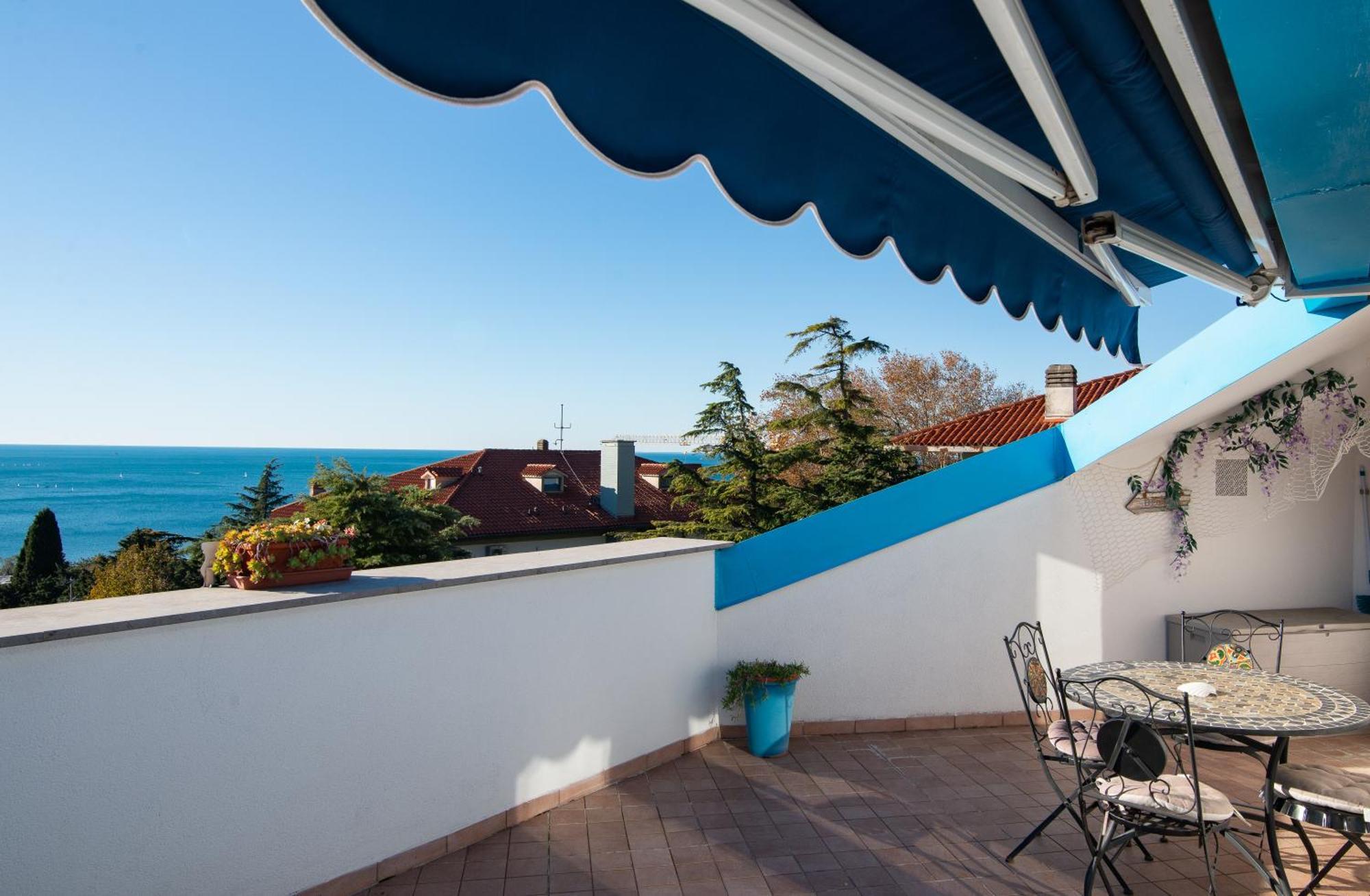 La Mansarda Delle Meraviglie B&B Superior Триест Екстериор снимка